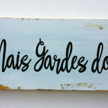 Mais Gardes Don, wood sign, white and gold, 6x14